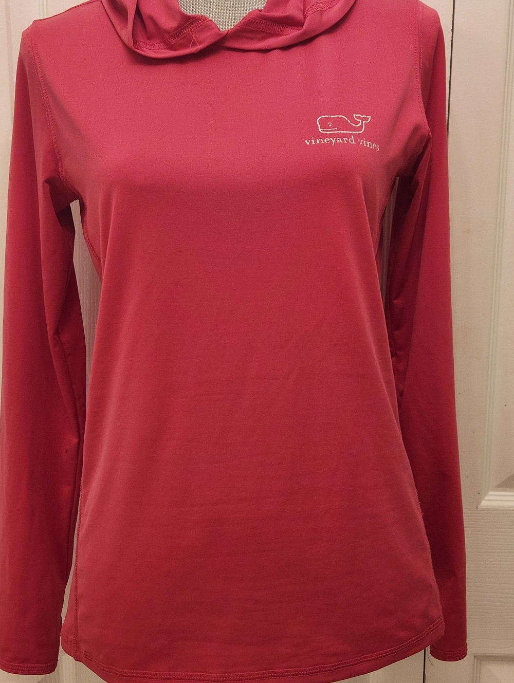 Vineyard Vines Women’s Performance Long Sleeve Run Hoodie Tee - Raspberry Pink